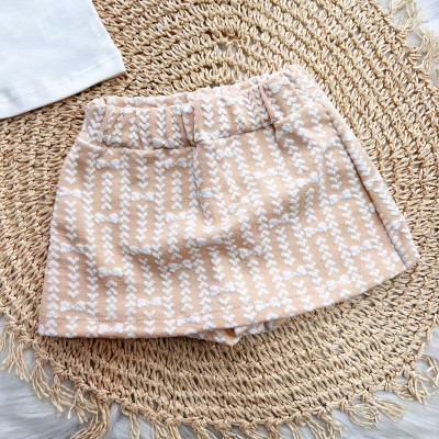 Conj. Blusa Flor com Raminhos e Short Saia Corações - Off White e Salmão